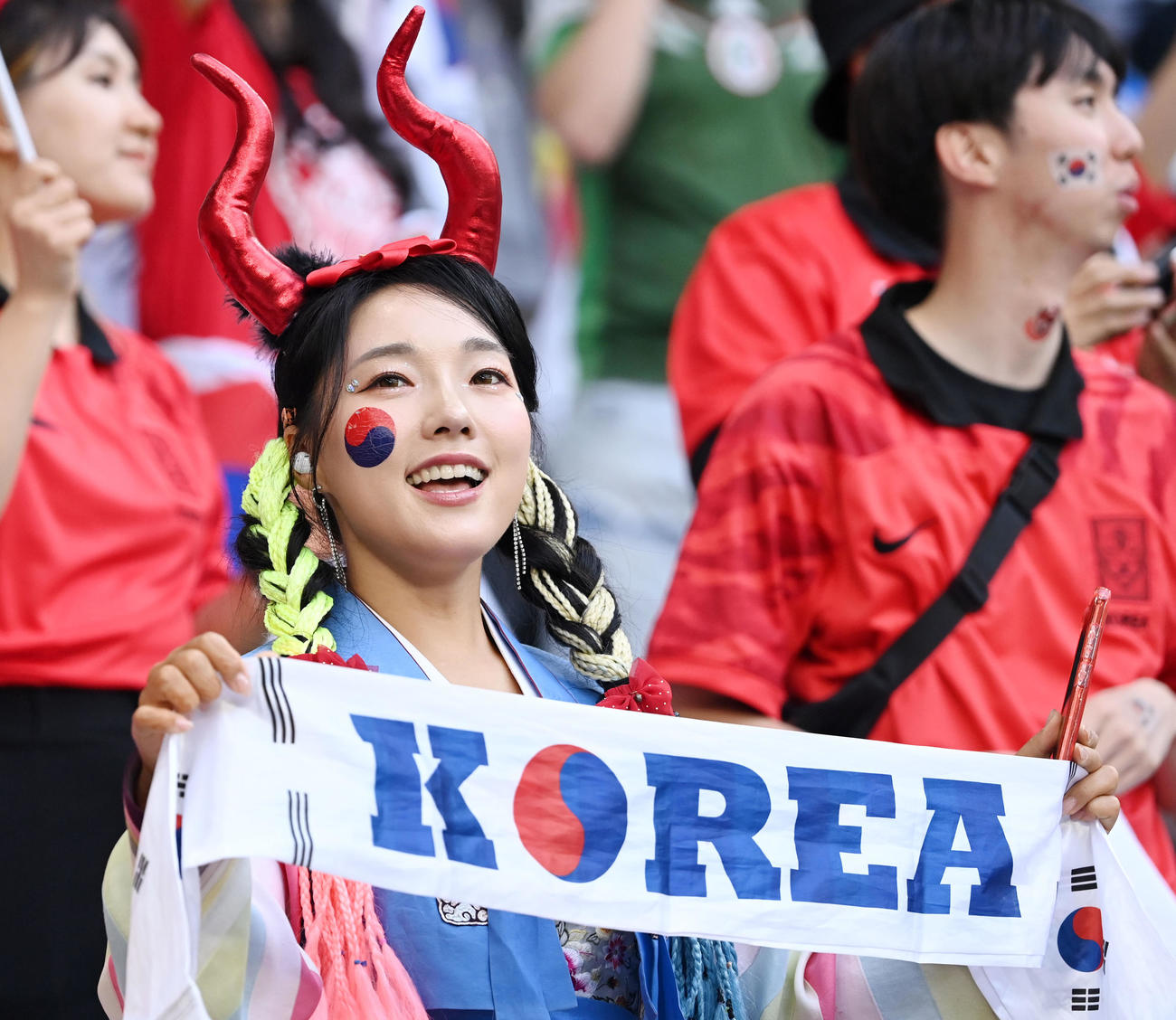 ウルグアイ対韓国　試合前、声援を送る韓国サポーター（撮影・横山健太）