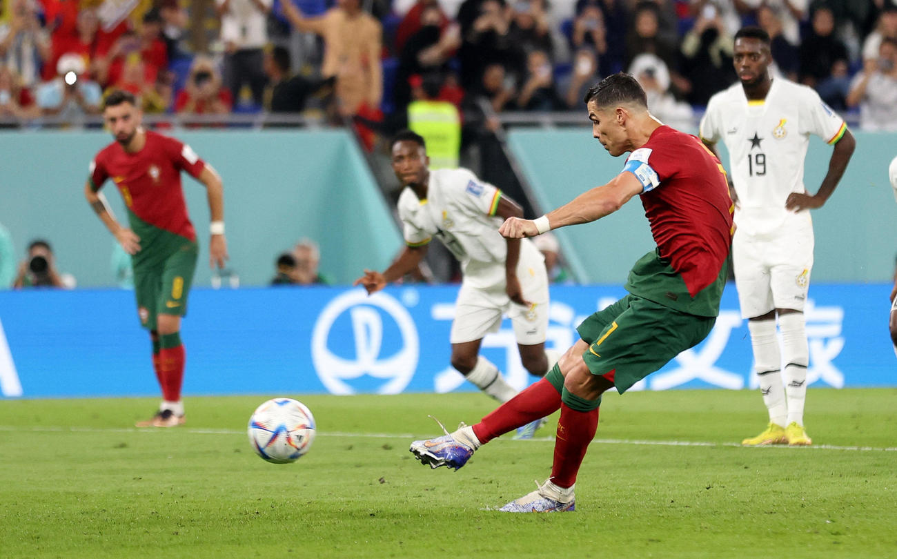 PKを決めW杯史上初の5大会連続得点をマークするロナウド（ロイター）