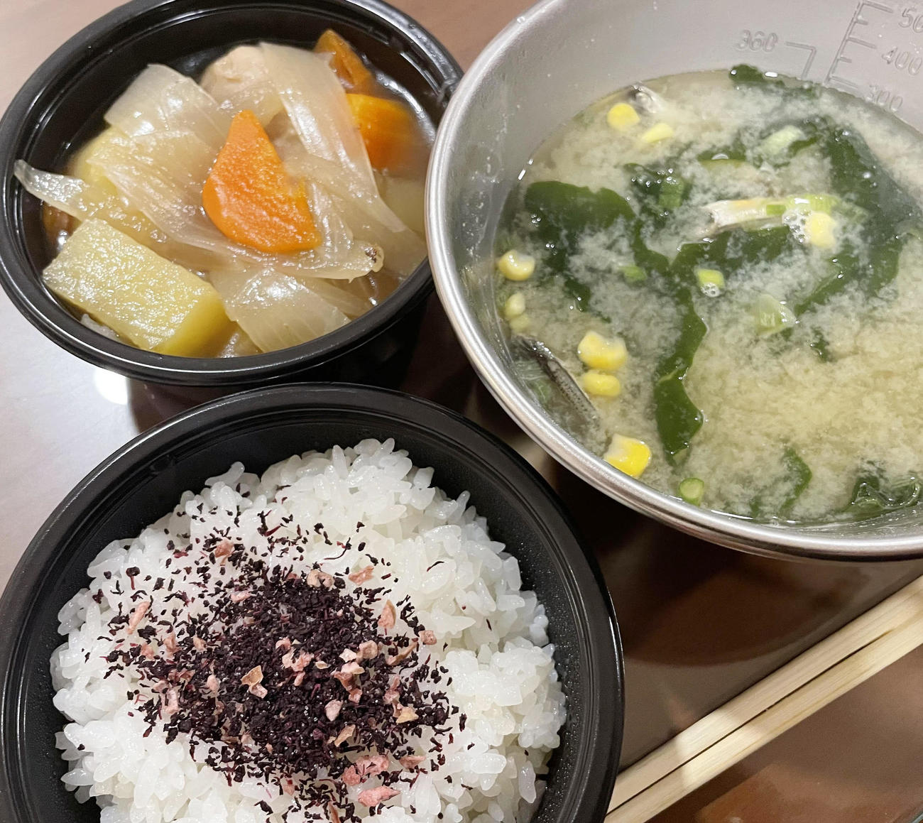 W杯が行われるカタールの宿泊先で作った和食（撮影・江口和貴）