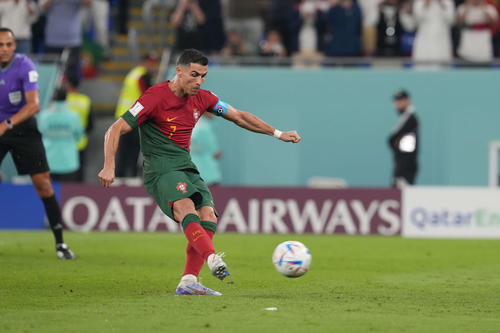 W杯】ロナウド、PKセット直前にボールにそっとキス「勝つことが重要