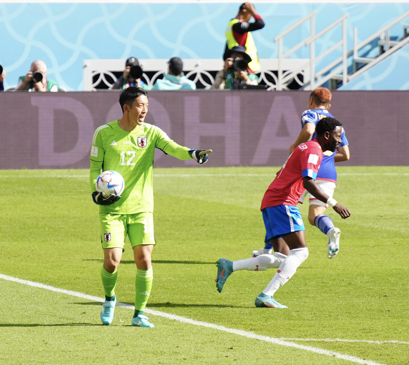 日本対コスタリカ　前半、指示を出す日本GK権田（撮影・江口和貴）