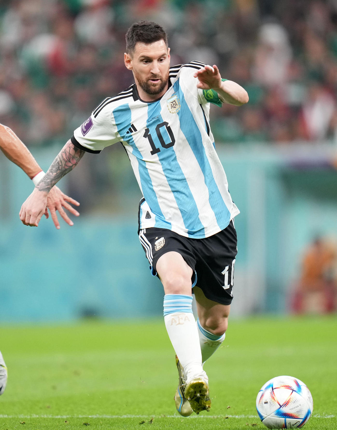 アルゼンチン対メキシコ　前半、ドリブルするアルゼンチン代表リオネル・メッシ（撮影・横山健太）