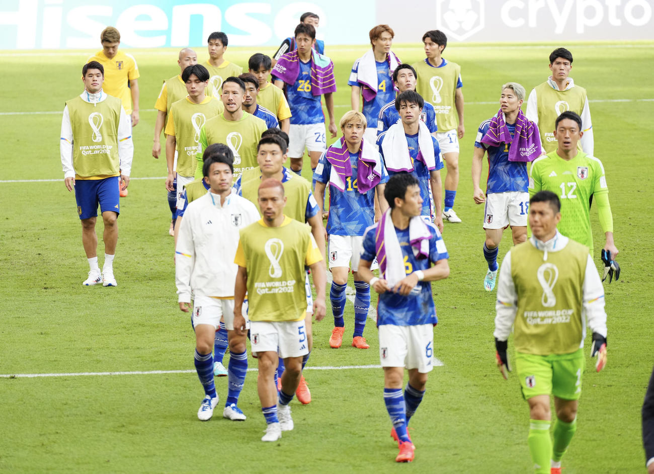 日本対コスタリカ　試合後、肩を落としながら、場内1周する日本の選手たち（撮影・江口和貴）