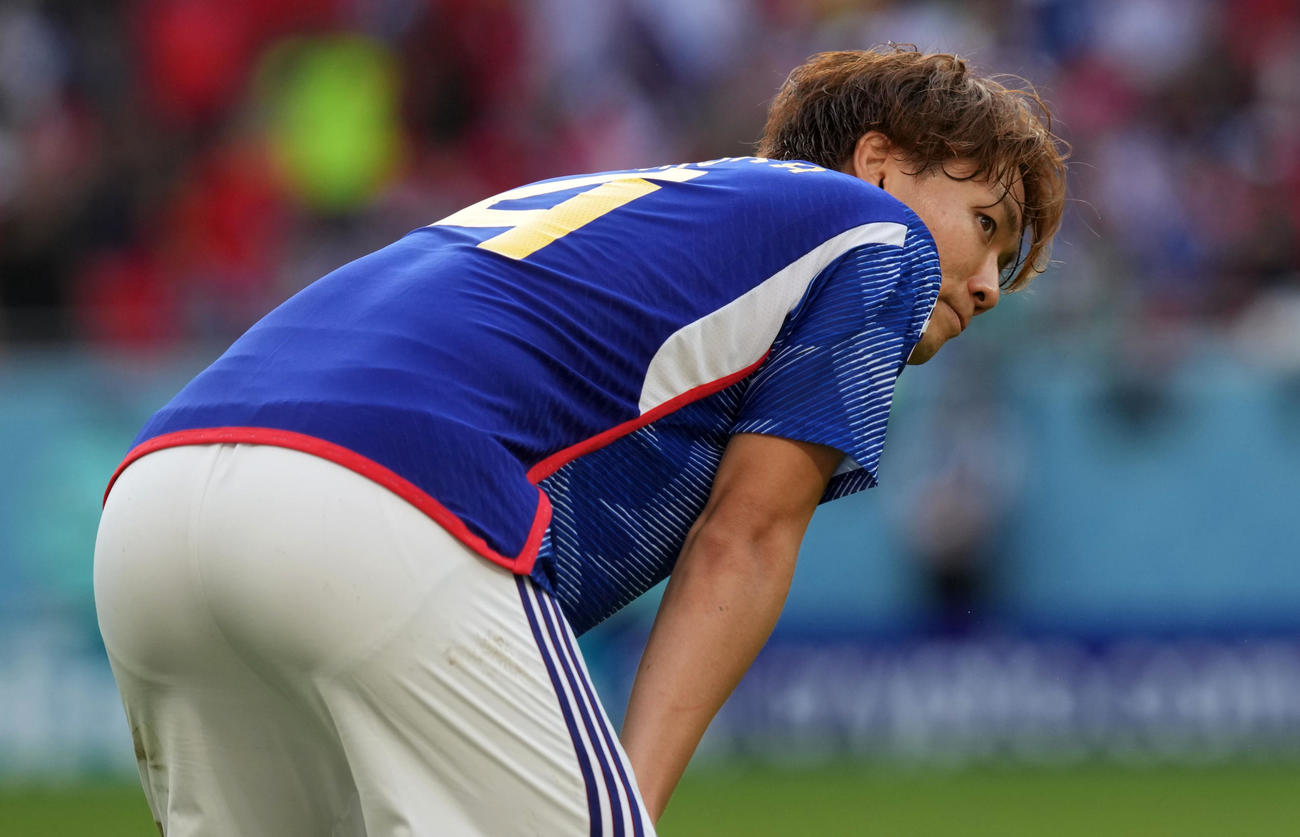 日本対日本対コスタリカ　コスタリカに敗れ肩を落とす板倉（撮影・パオロ・ヌッチ）