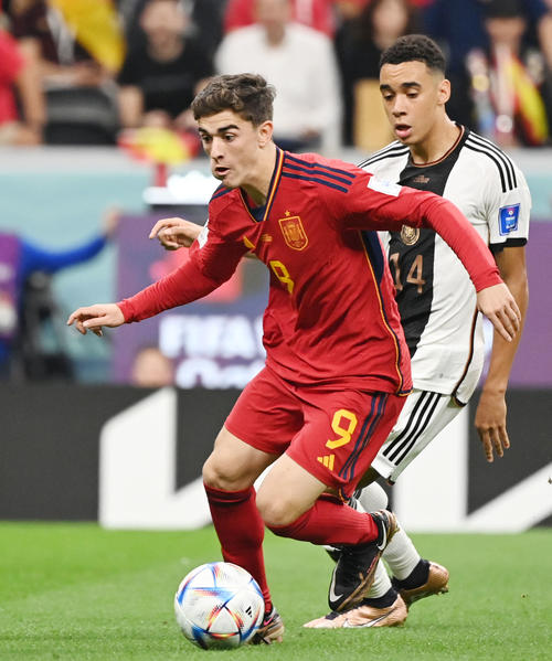 W杯】スペイン出場国最多1708本のパス 92％の成功率 前線からのプレス