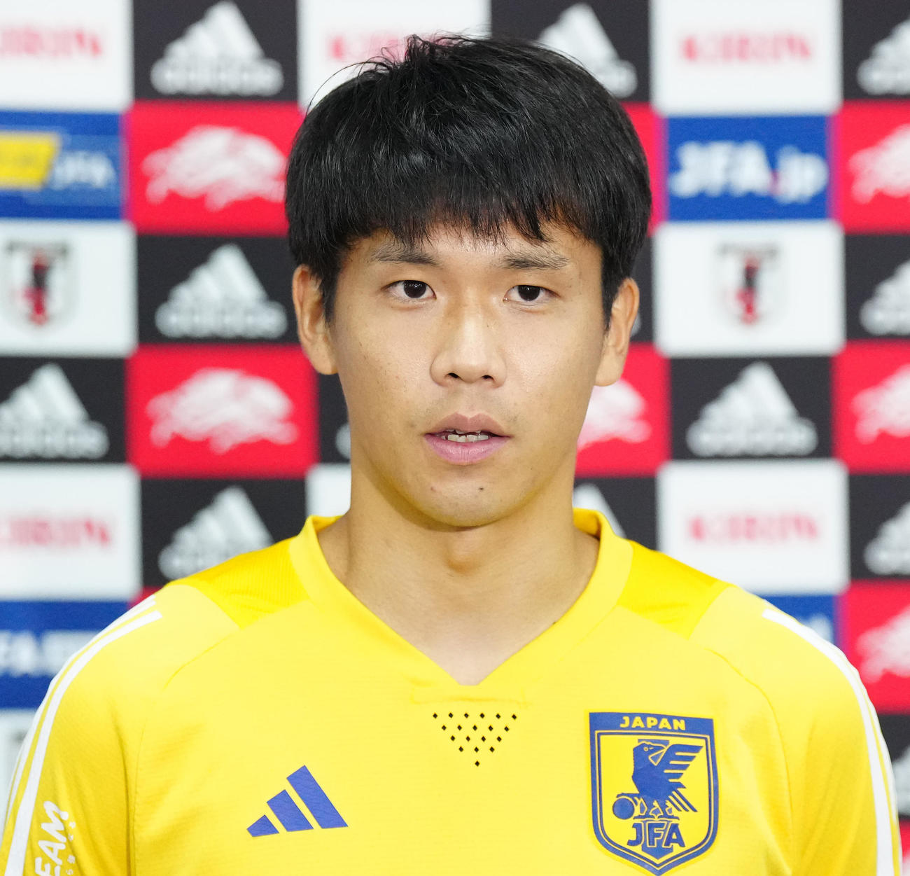 練習後、取材に応じる山根（撮影・江口和貴）
