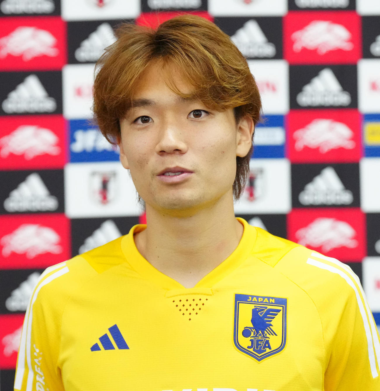 練習後、取材に応じる板倉（撮影・江口和貴）