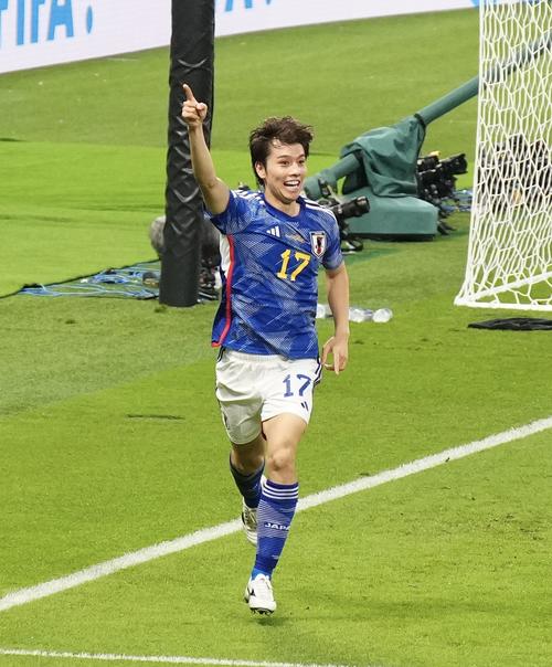 W杯】本田圭佑「さん付け」のマイルール破って大興奮「三笘！」「谷口