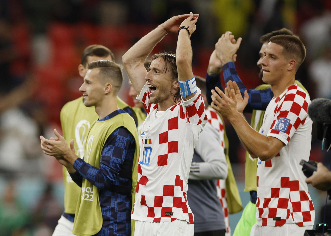 グループリーグ2位突破を決めたクロアチアの選手らは歓喜（ロイター）