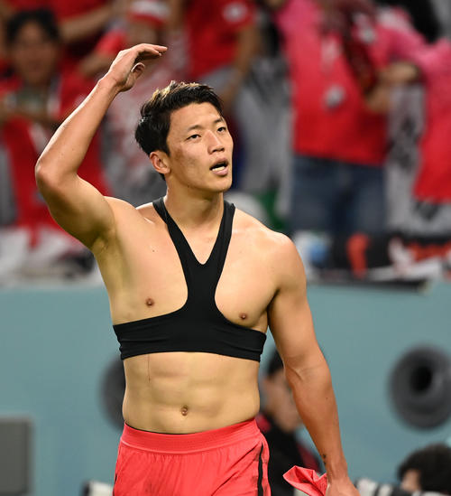 ｗ杯 韓国ソン フンミン フェースガード外しうれし泣き 後半ロスタイムに決勝弾をアシスト カタール22写真ニュース 日刊スポーツ