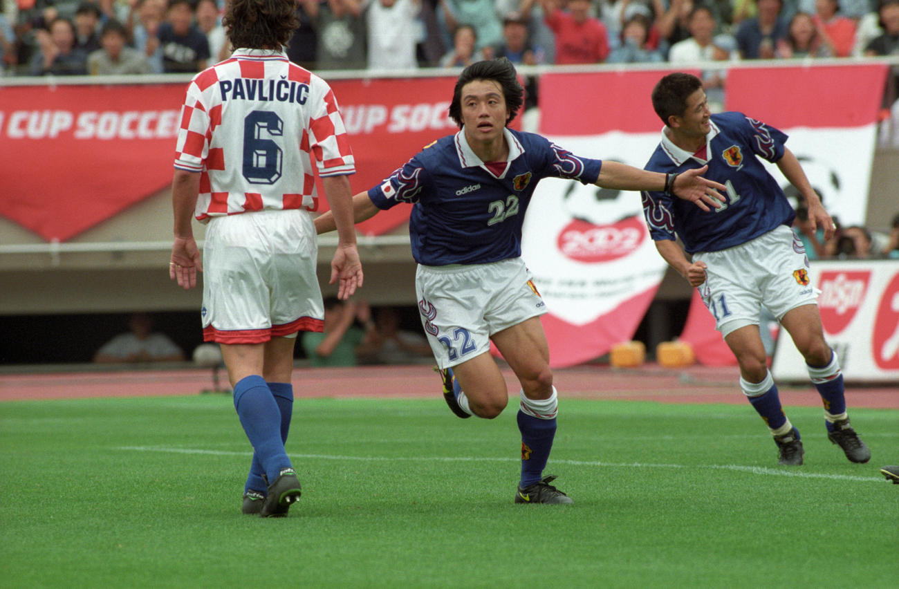 97年キリン杯　右からカズ、平野孝