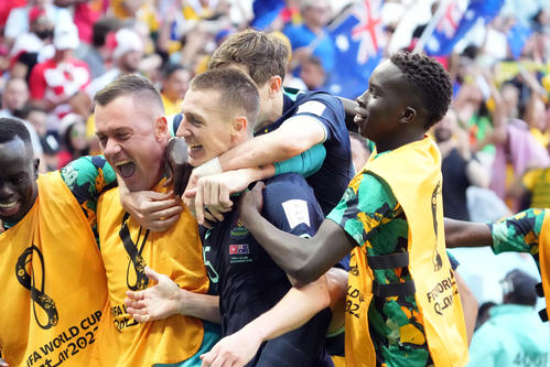 W杯】アルゼンチン主導権握る展開か オーストラリア空中戦で優位に