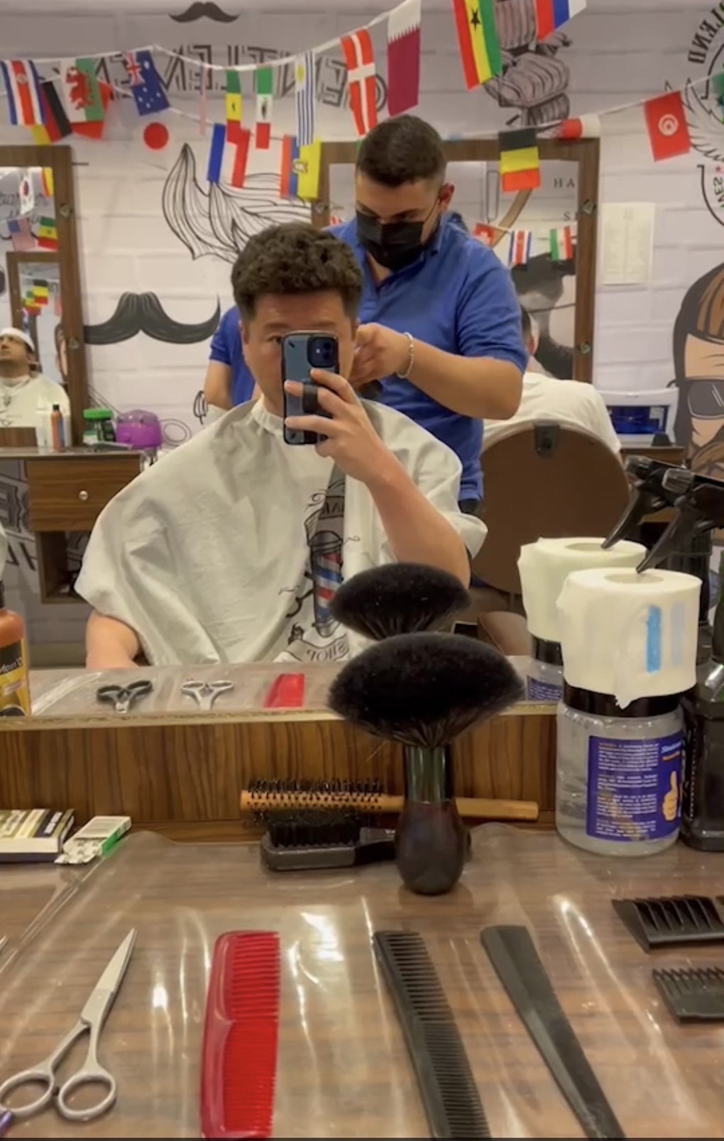 店員も客もトルコ人しかいない理髪店でヘアカット