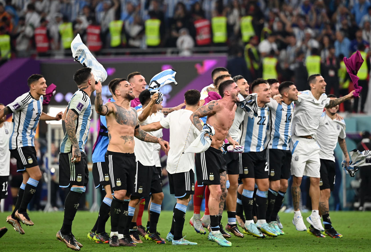 アルゼンチン対オーストラリア　オーストラリアを下しベスト8進出を果たし歓喜するアルゼンチンイレブン（撮影・横山健太）