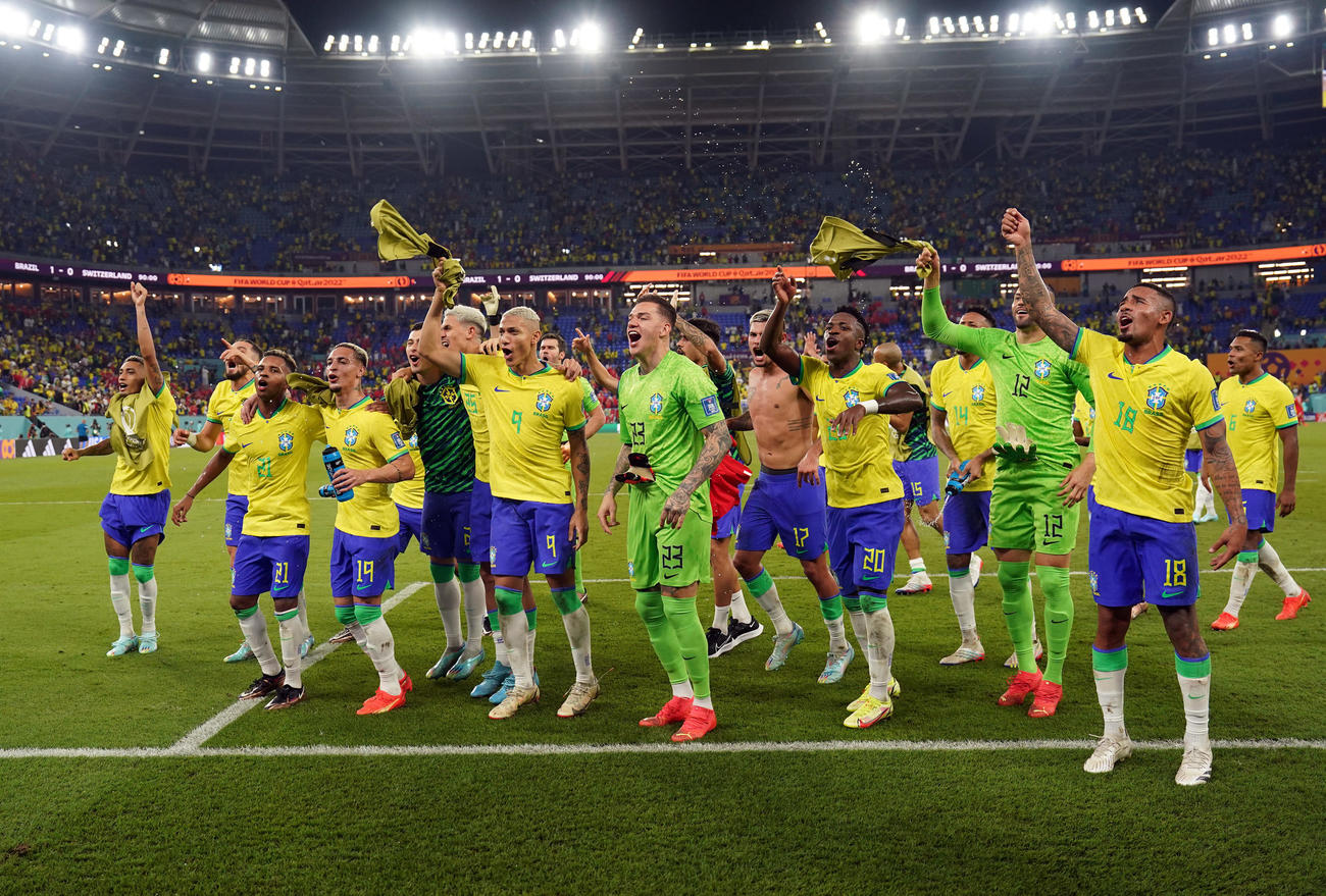スイスに勝利し、喜ぶブラジルの選手たち（2022年11月28日撮影）