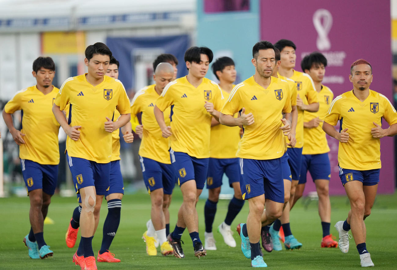 ランニングをする日本代表イレブン（撮影・横山健太）