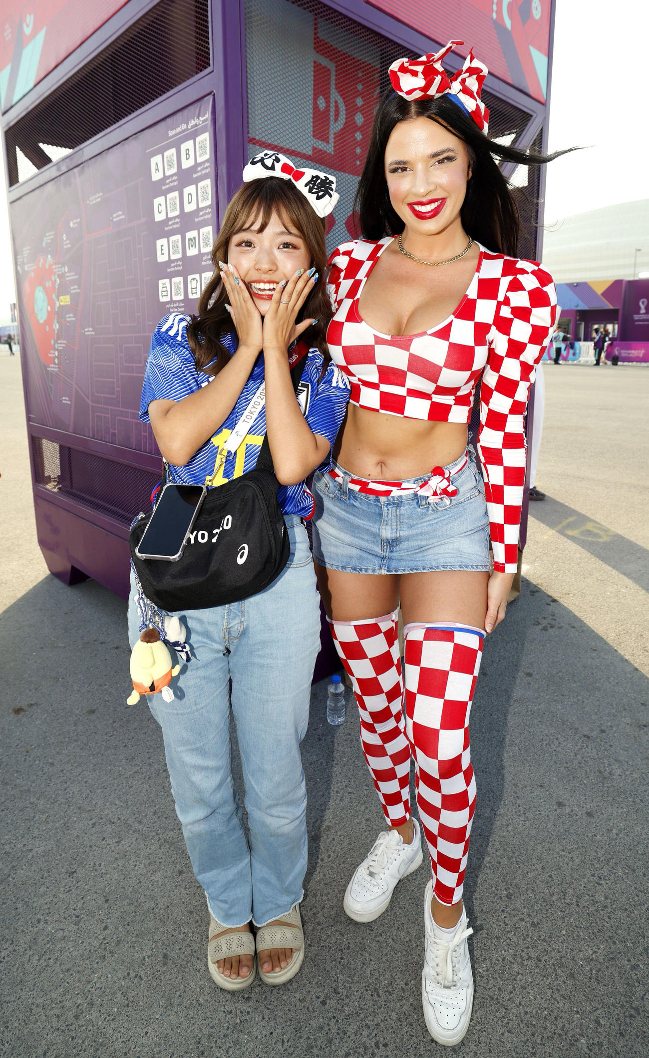 イワナ・ノールさんと日本の女性サポーター(共同)

