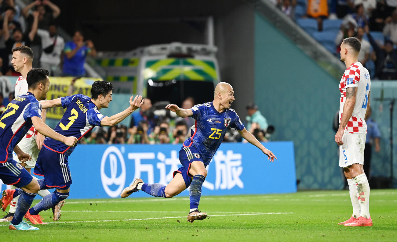 日本対クロアチア　前半、ゴールを決めた前田（撮影・横山健太）