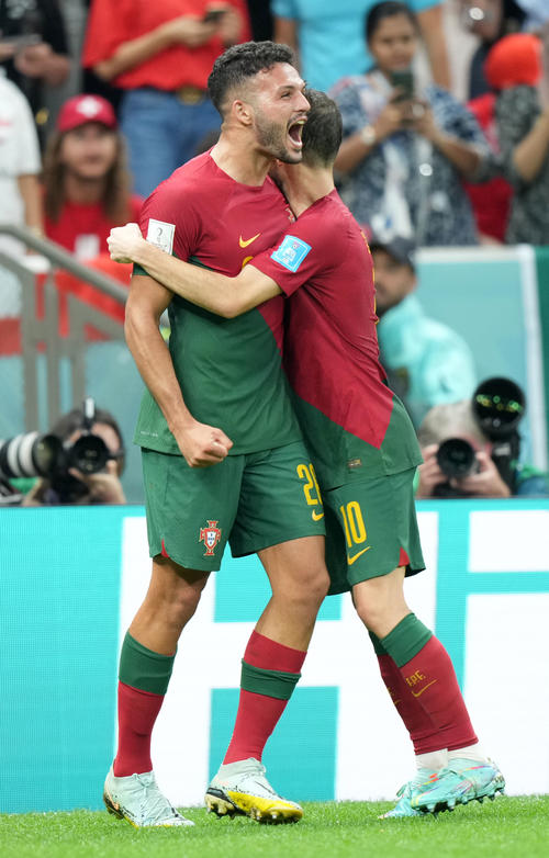 W杯】ポルトガル、スイスに圧勝6ゴール8強 ロナウドに代わり先発
