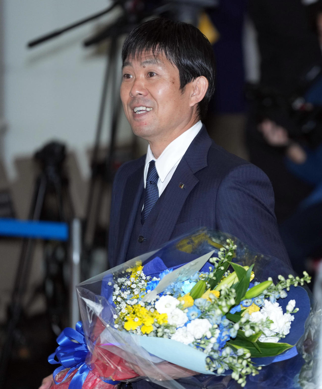 多くのサポーターが迎える中、カタールから帰国する森保監督と日本代表の選手たち（撮影・狩俣裕三）