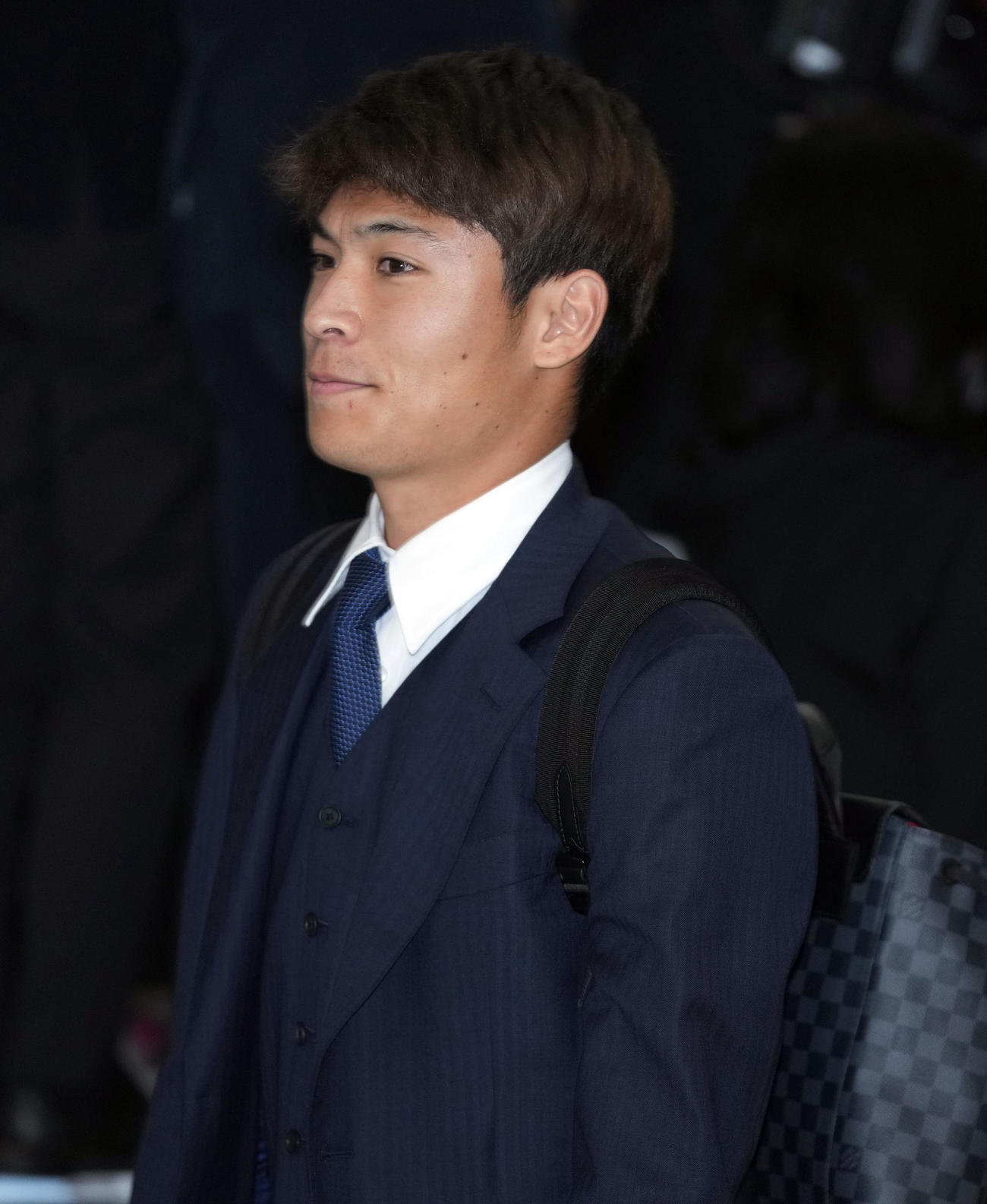 多くのサポーターが迎える中、カタールから帰国する町野ら日本代表の選手たち（撮影・狩俣裕三）
