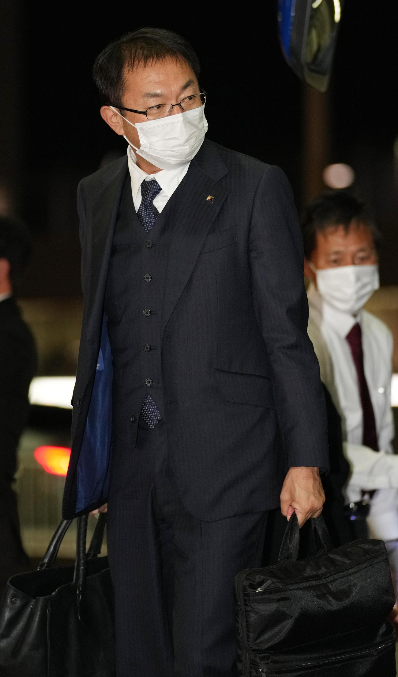 成田空港に到着した反町技術委員長（撮影・鈴木みどり）