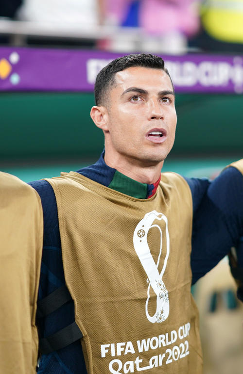 ｗ杯 ロナウド涙止まらず ２試合連続の先発落ち 後半から出場もスーパースターの姿なく敗退 カタール22写真ニュース 日刊スポーツ