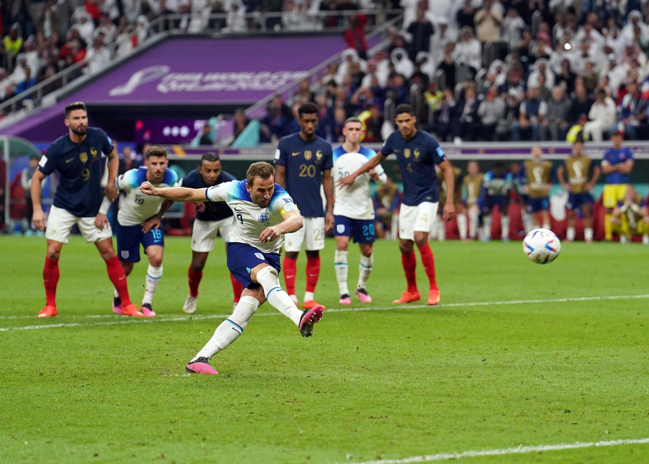 イングランド対フランス　後半、PKを外すケーン（撮影・パオロ　ヌッチ）