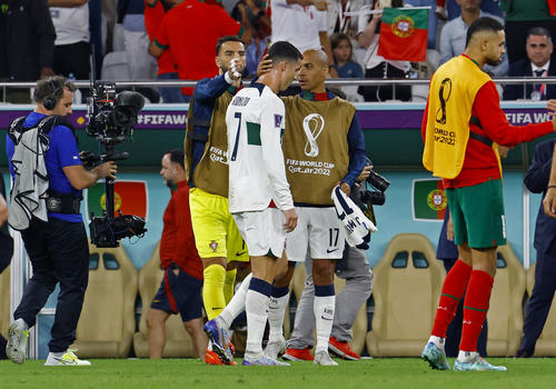 ｗ杯 ロナウド号泣敗退 マンｕに続き代表でも尊大な態度直らず 元チームメートは擁護も カタール22写真ニュース 日刊スポーツ