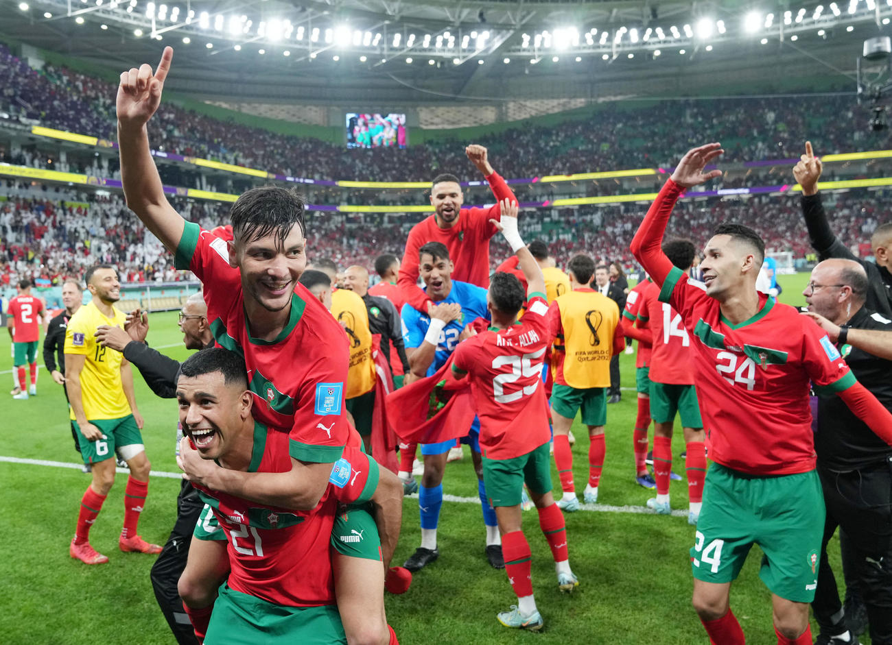 モロッコ対ポルトガル　ポルトガルに勝利し歓喜するモロッコイレブン（撮影・横山健太）