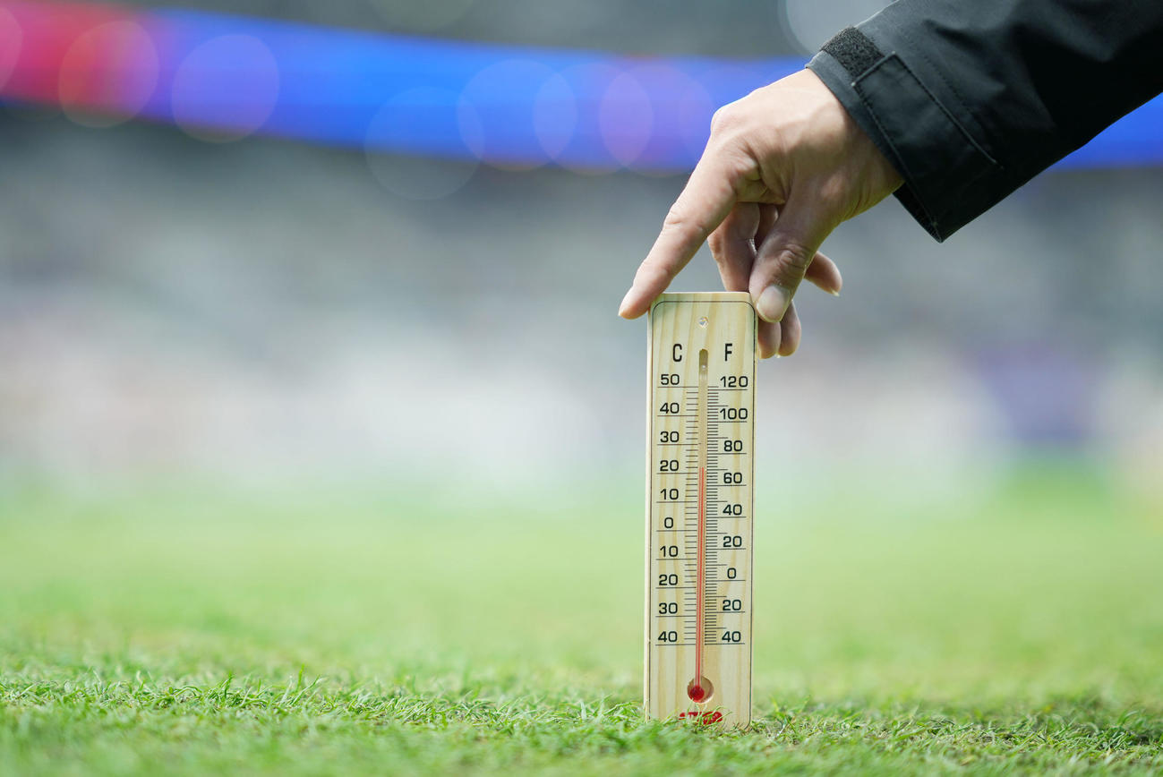 オランダ対アルゼンチン　ピッチの温度は22℃を指し示す（撮影・横山健太）