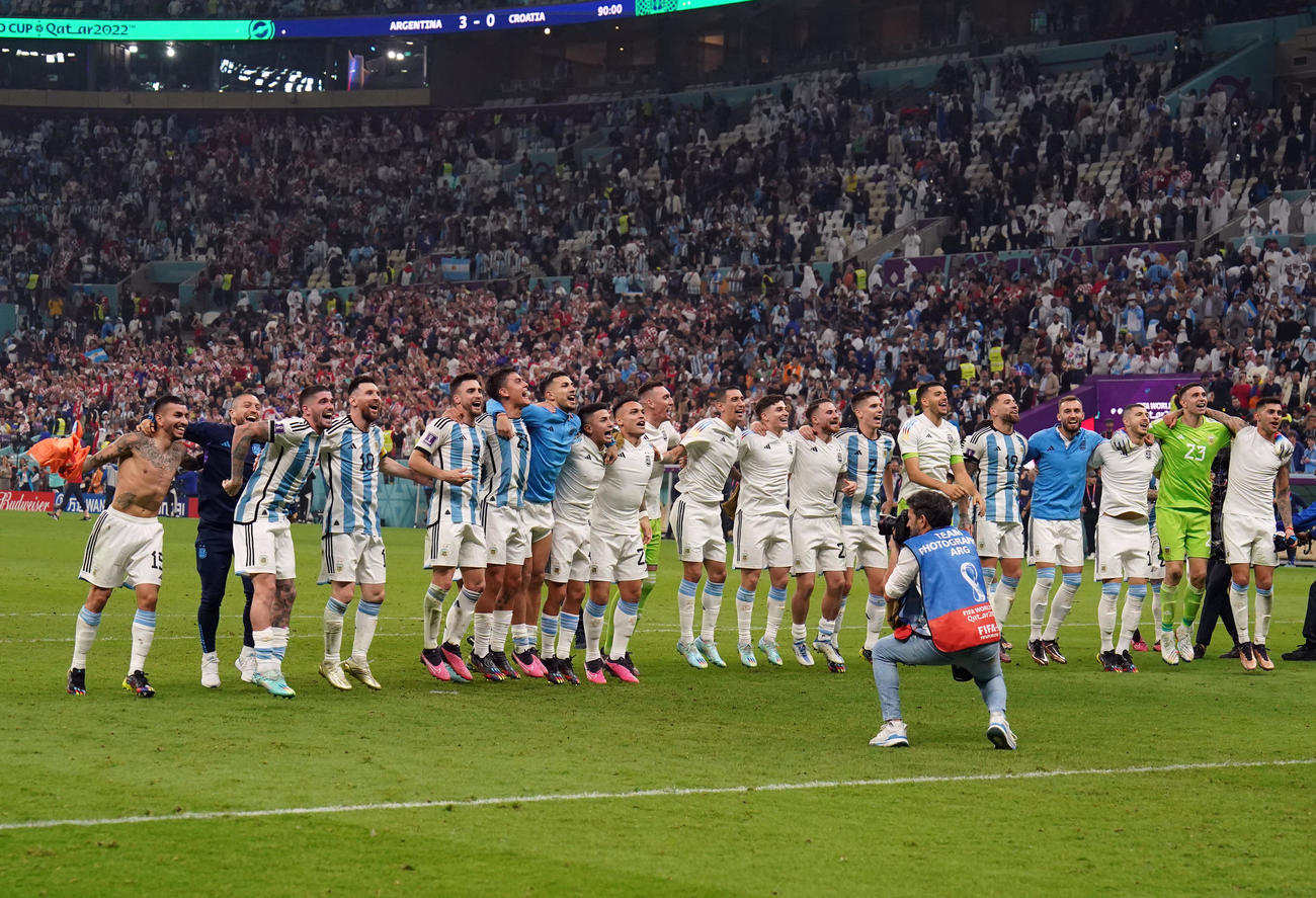 クロアチアに勝利し歓喜するアルゼンチンの選手たち（撮影・パオロ　ヌッチ）