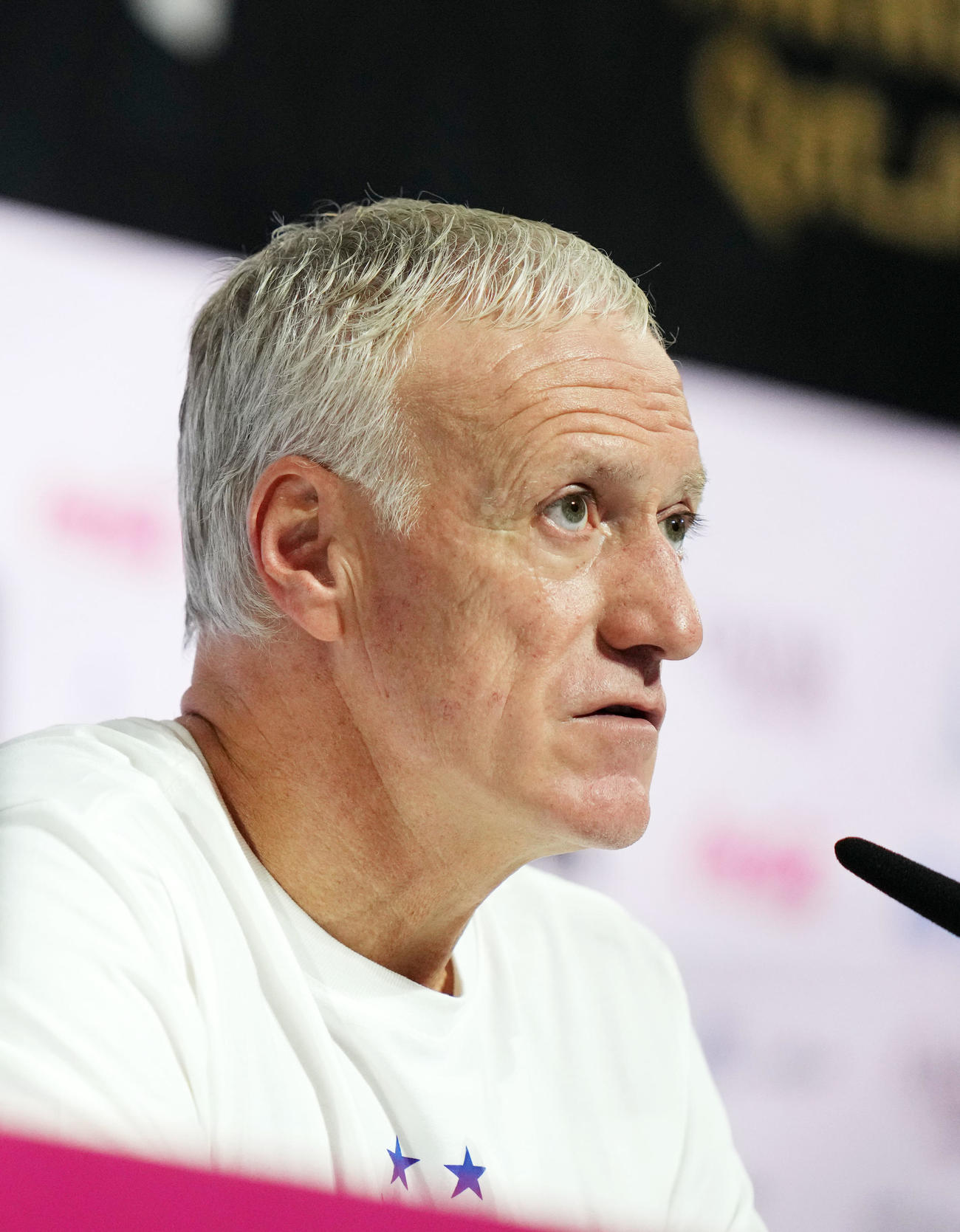 公式会見で決勝への意気込みを語るフランス代表ディディエ・デシャン監督（撮影・横山健太）
