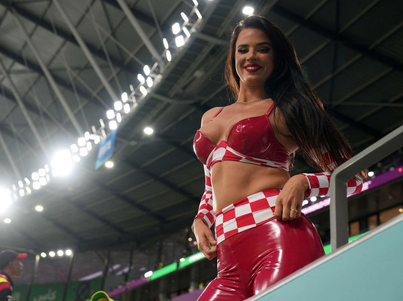 22年12月9日、準々決勝ブラジル戦を前に笑顔を見せるクロアチア・サポーターのイワナ・ノールさん（撮影・パオロ　ヌッチ）