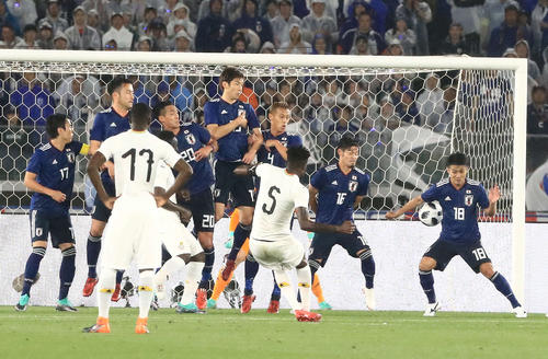 前半、FKで壁を作るがゴールを決められる(撮影・江口和貴)
