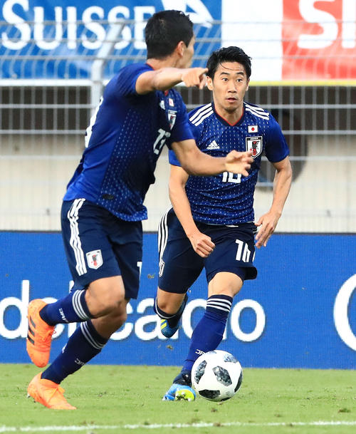 後半、ドリブルする香川（撮影・江口和貴）
