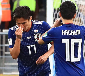長谷部がセネガルFWニャンの右ひじ浴び鼻から流血 - 日本代表 : 日刊