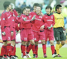 名古屋に快勝し喜ぶホンダＦＣイレブン（共同）