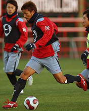 ミニゲームでドリブルする柳沢（撮影・たえ見朱実）