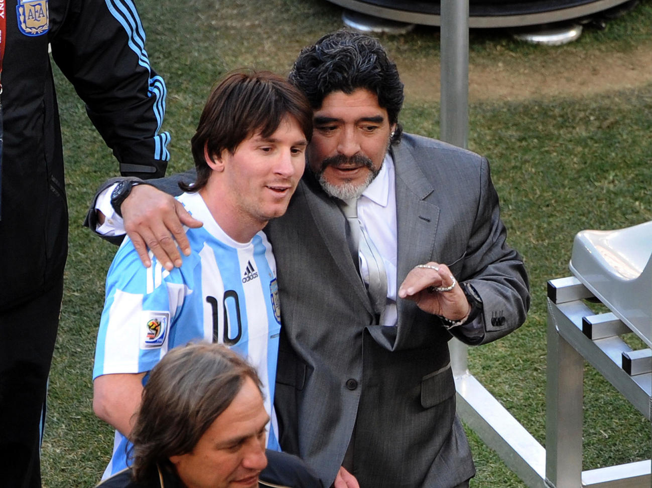 2010年6月17日　W杯南アフリカ大会でのメッシとマラドーナ監督