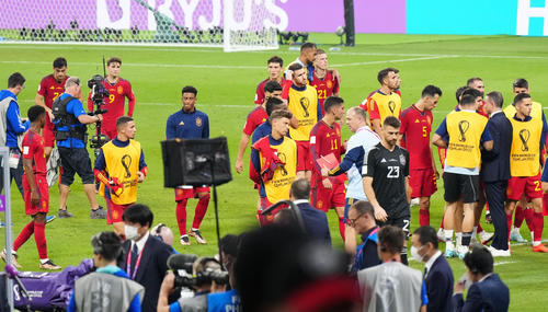 日本対スペイン　試合後、厳しい表情を見せるスペイン代表の選手たち（2022年12月1日）
