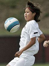 米大学サッカーの年間ＭＶＰに選ばれた山口麻美（ＡＰ）