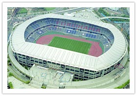 横浜国際総合競技場の全景写真