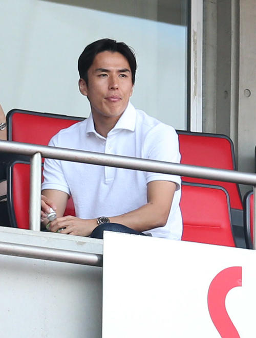 浦和対広島　スタジアムを訪れた長谷部（撮影・狩俣裕三）