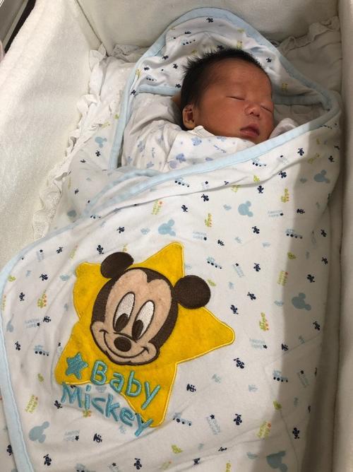 19日に誕生したMF遠藤航の第4子となる三男