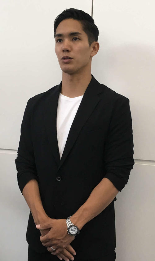 出国前、取材に応じるニューカッスルFW武藤
