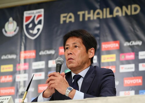 タイ代表監督およびU－23代表監督就任会見に臨む日本代表前監督の西野氏（撮影・足立雅史）