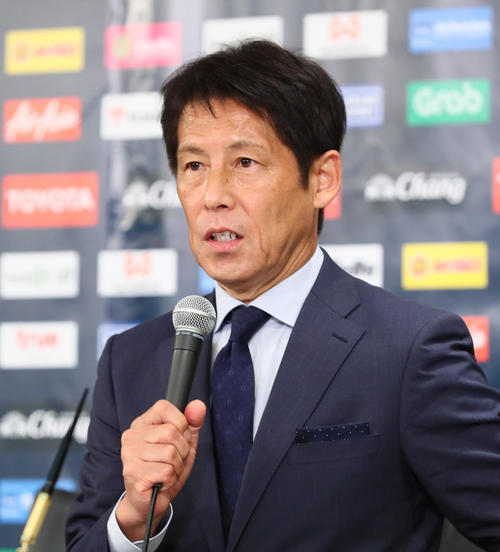 タイ代表監督およびU－23代表監督就任会見に臨む日本代表前監督の西野氏（撮影・足立雅史）