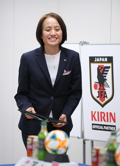 東アジアE－1選手権の代表選手発表会見に臨むなでしこジャパンの高倉監督（19年11月29日撮影）