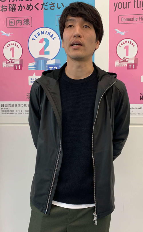 シーズン再開へ向けて出国したハノーファーのMF原口（撮影・松尾幸之介）